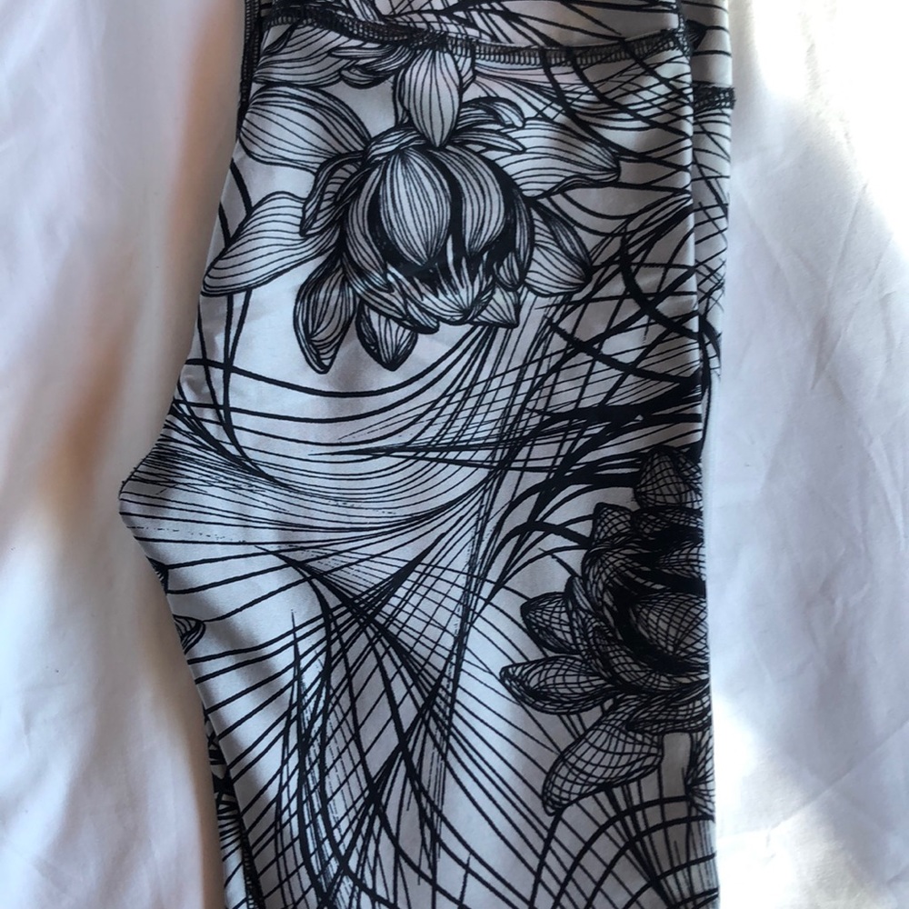 Beyond Yoga reversible black and white yoga pants.